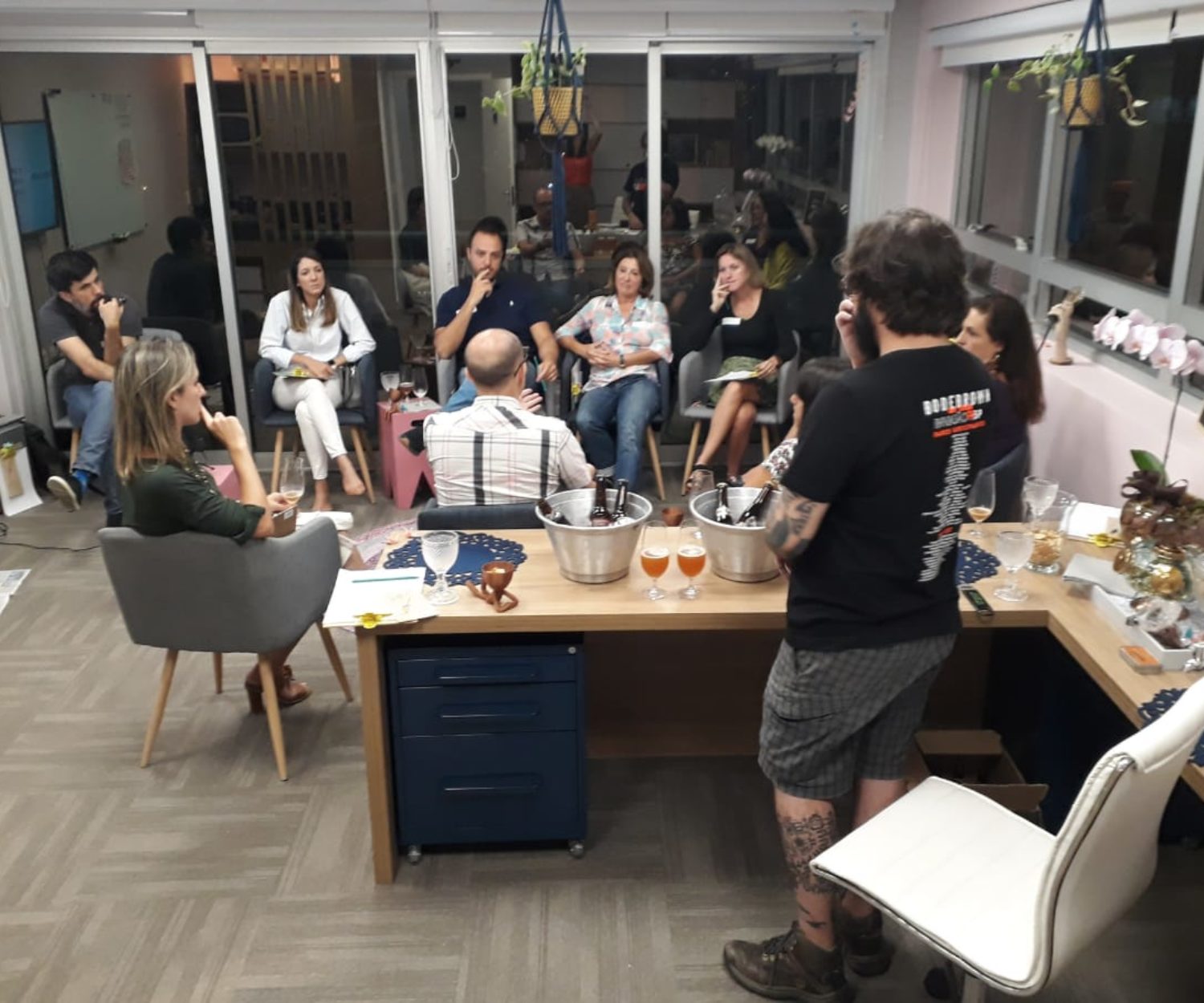 Discussão durante o "Papo Cabeça? Com cerveja" na VRS Academy. 28/03/19.