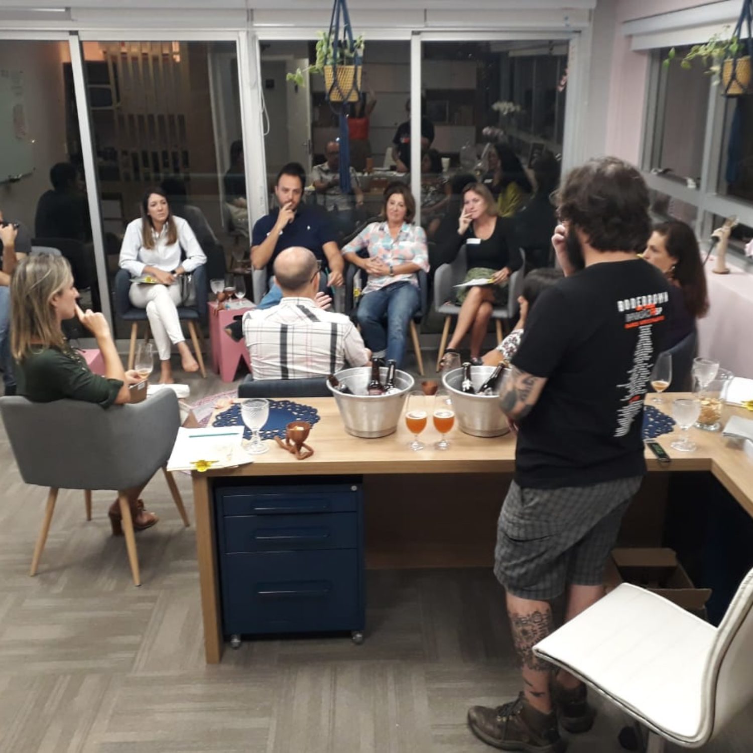 Discussão durante o "Papo Cabeça? Com cerveja" na VRS Academy. 28/03/19.